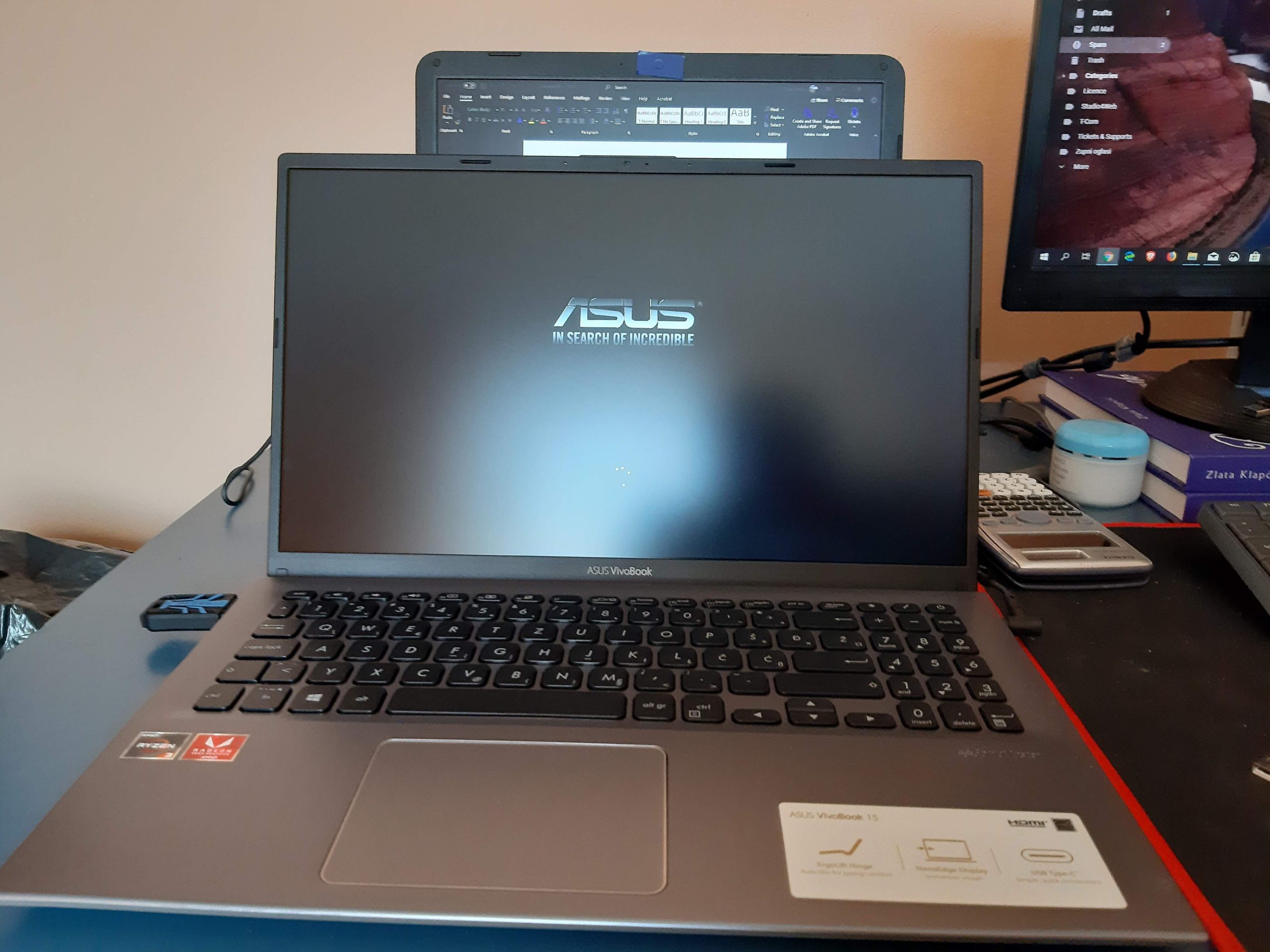 ASUS VivoBook 15